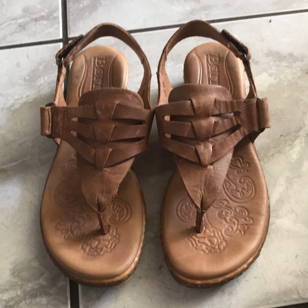 Born sandals size 7m, good shape, tan